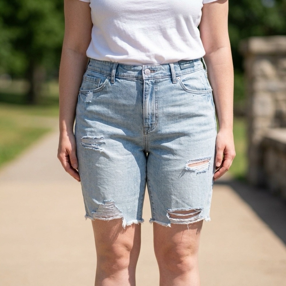 Torrid Bermuda Shorts Womens 14 Light Wash Distressed High‎ Rise Stretch Denim